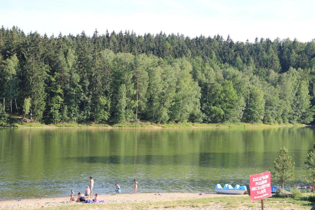 Domki Nad Jeziorem W Karlowicach Karlowice Exterior foto